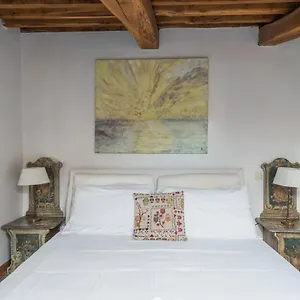 Cozy Wooden Apt In Piazza Navona Apartment
